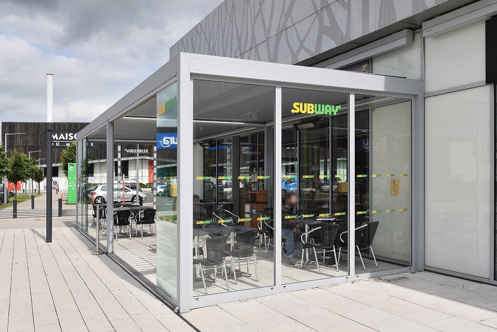 Verrière de terrasse restaurant aménagée par Logikinov