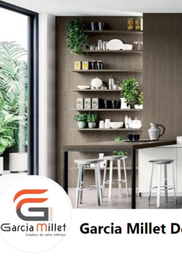 Coin bar design, étagères bois et tabourets métal - logo Garcia Millet Design sur fond clair