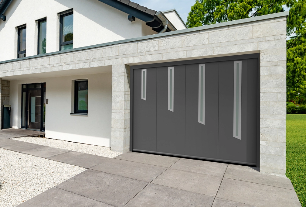 Porte garage anthracite quatre hublots verticaux décalés sur façade pierre claire