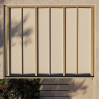 Panneau pergola beige à rainures verticales, ombre de feuillage, terrasse bois et succulentes