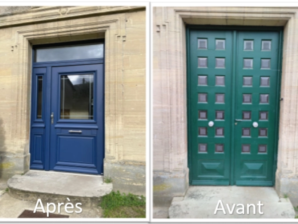 Avant-après porte bleue tierce vitrée et imposte, remplace porte verte, pierre