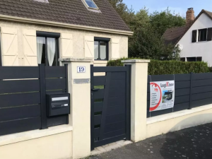 Cloture et portillon alu anthracite lames horizontales, piliers creme, numero 19